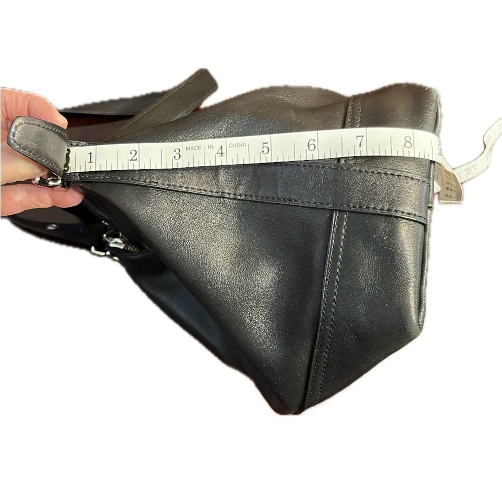 Coach Woman’s purse bag black silver zippers adjustable strap travel luxury - Picture 5 of 10